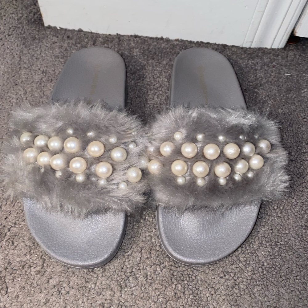 Wild diva fur slides